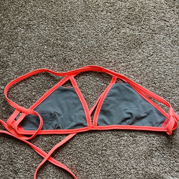 Jolyn Finn top Coral color M - Picture 3 of 3